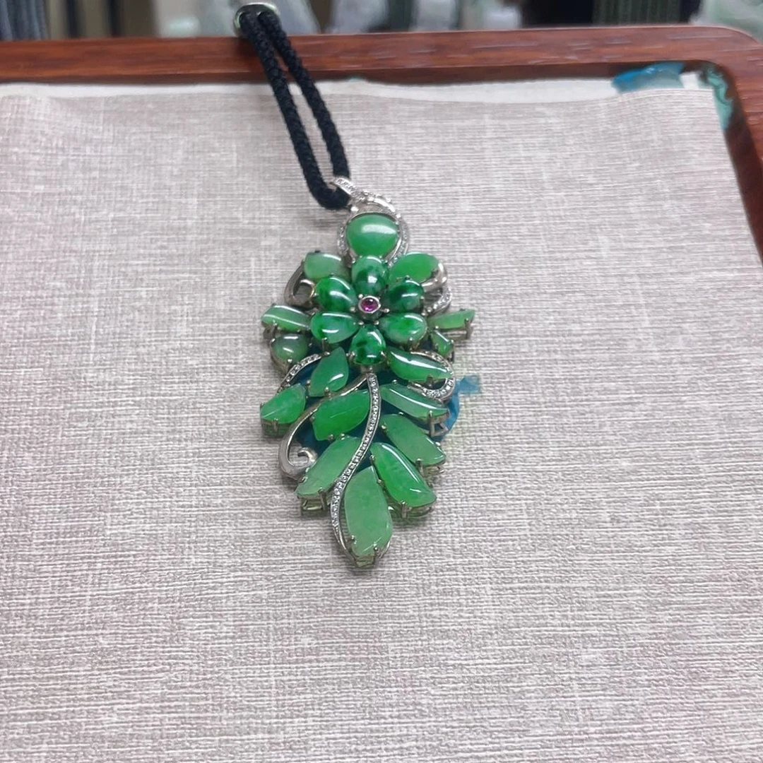 大***糖翡翠银S925镶嵌颈饰吊坠