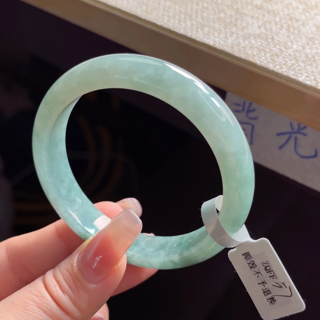 翡翠手镯未镶嵌手镯