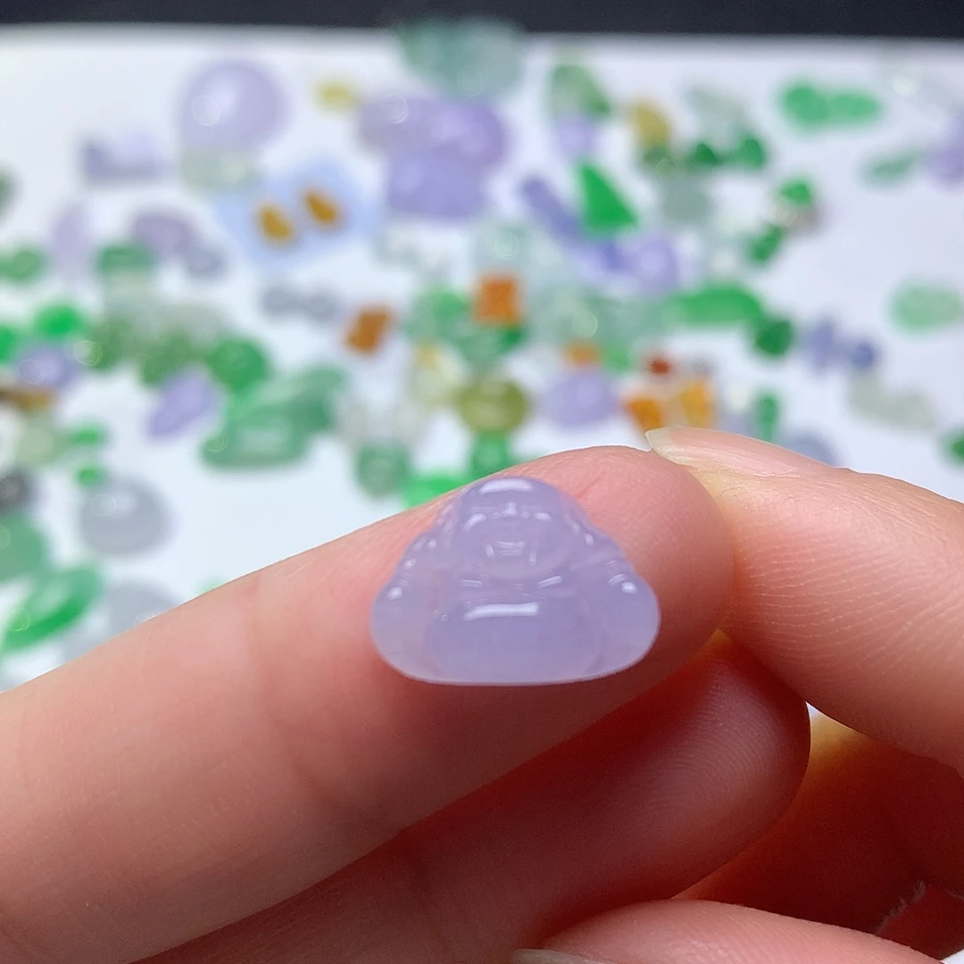 翡翠未镶嵌颈饰佛