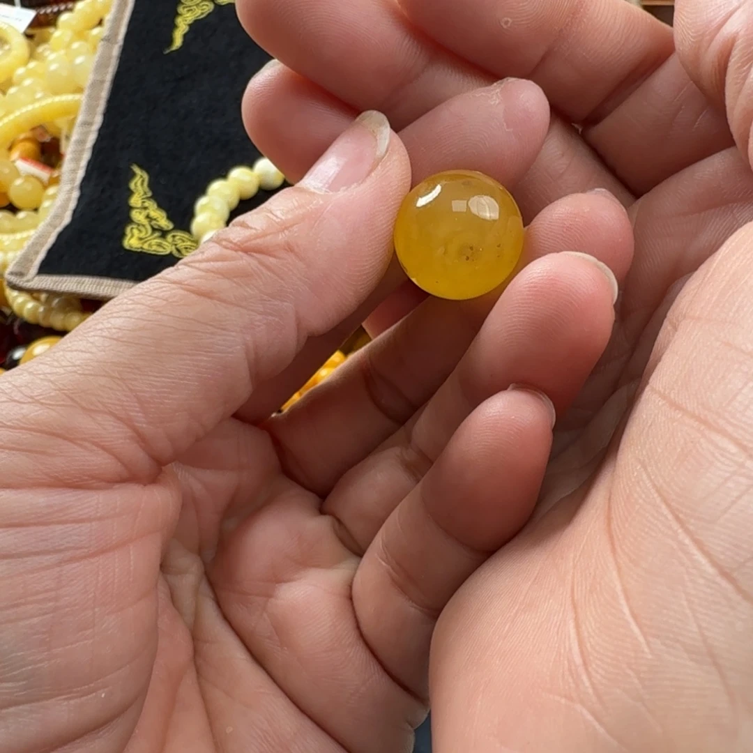 未镶嵌琥珀珠宝奇石