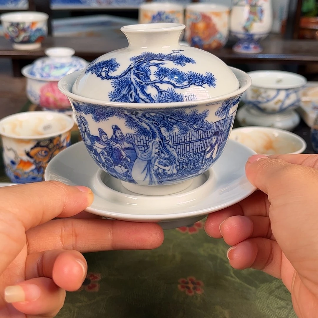 随**欲手绘青花三顾茅庐盖碗
