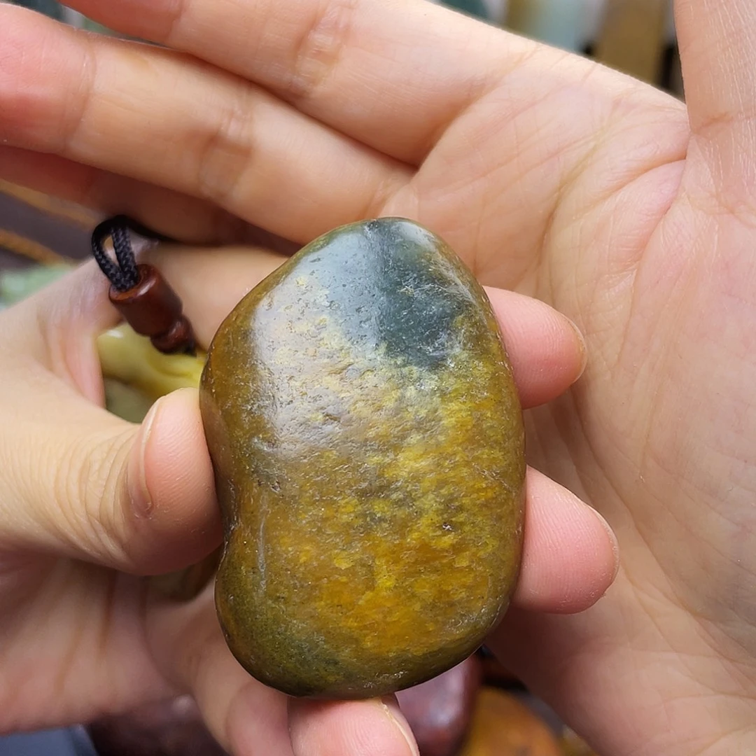 幸***人岫岩河磨玉（透闪石质玉）未镶嵌颈饰