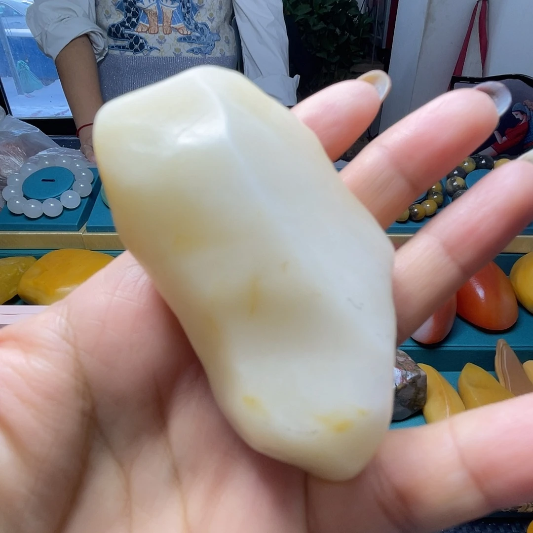 石英质玉（金丝玉）未镶嵌珠宝奇石