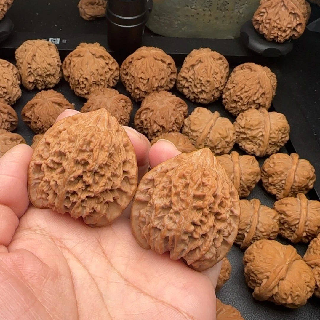 41尺磕尖满天星文玩核桃