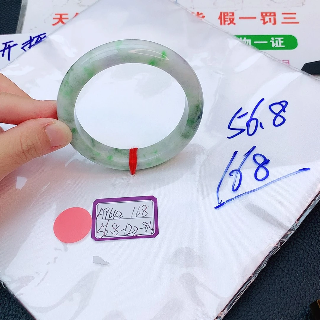 翡翠手镯未镶嵌翡翠