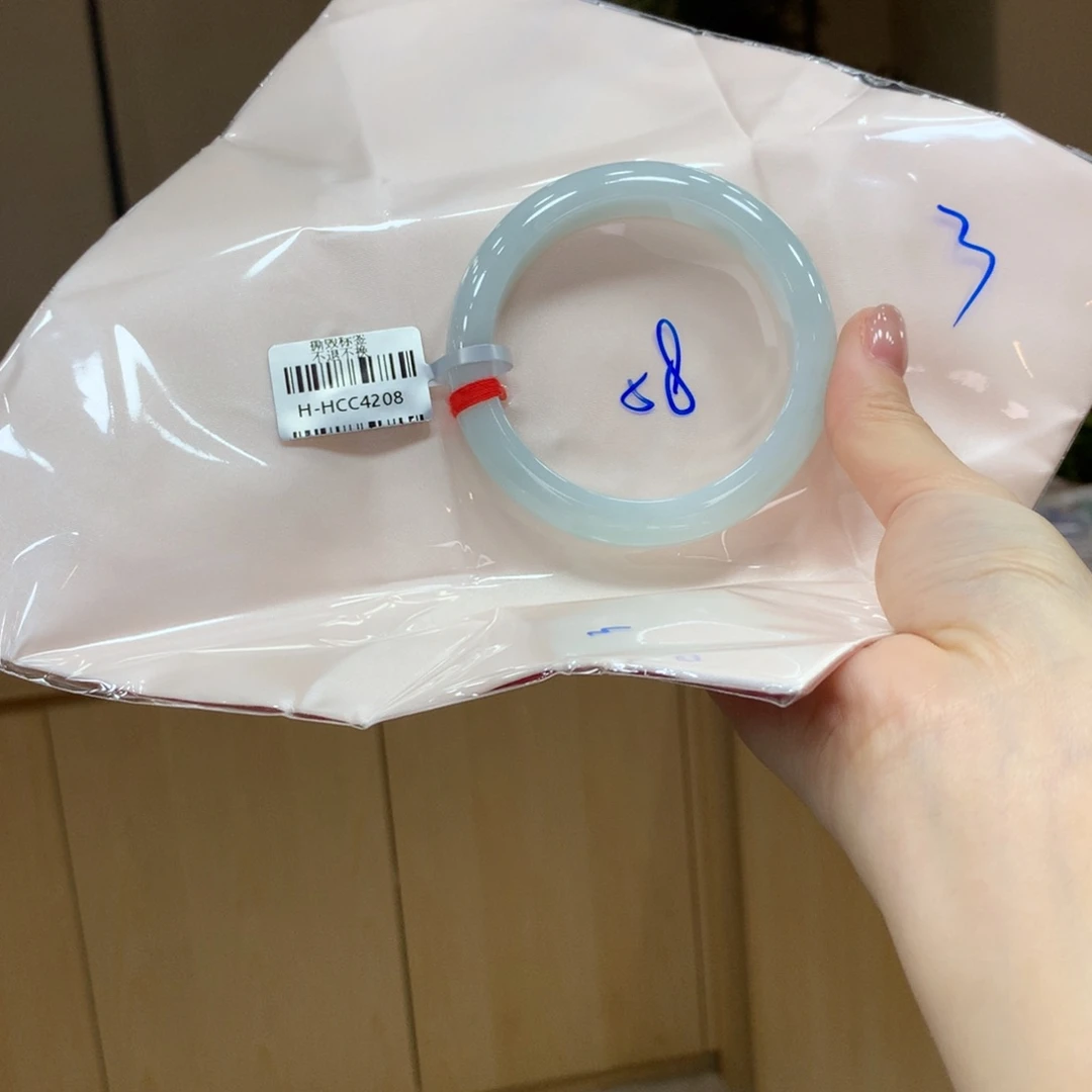 翡翠手镯未镶嵌不退不换