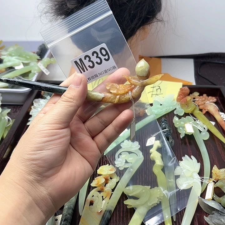 蛇纹石玉发饰合金若**尘
