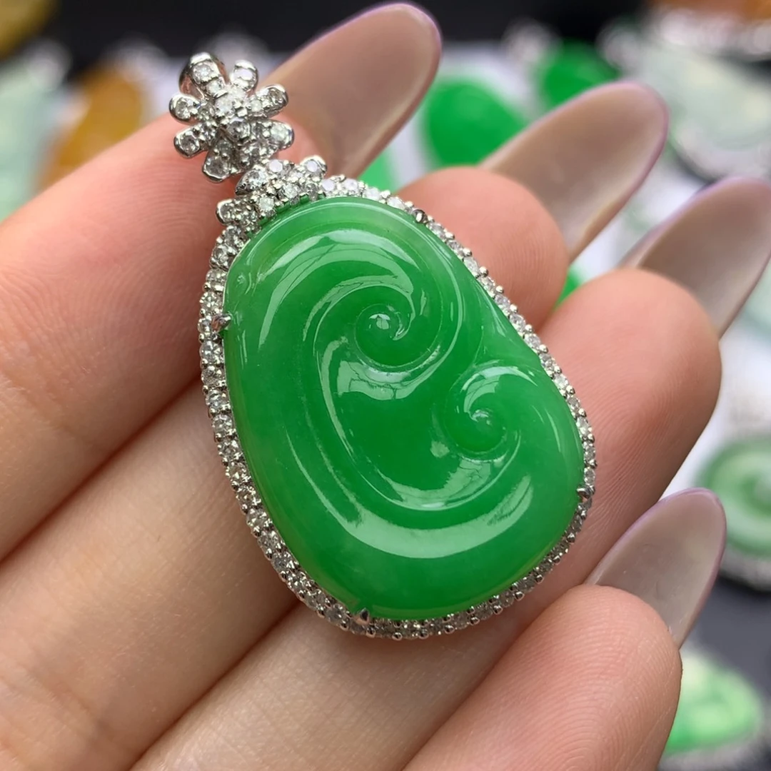 翡翠18K金镶嵌颈饰18k镶翡翠