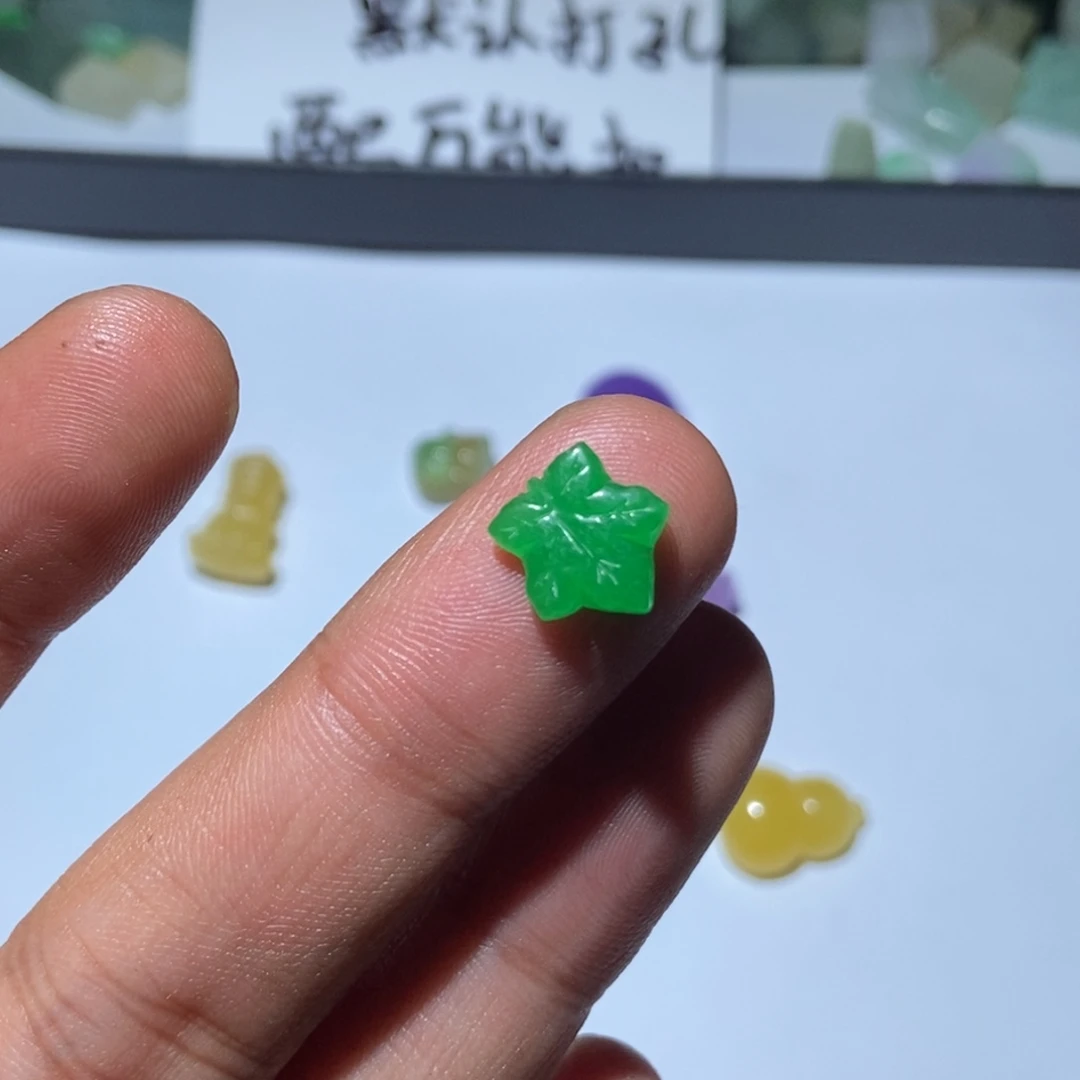 翡翠未镶嵌颈饰吊坠