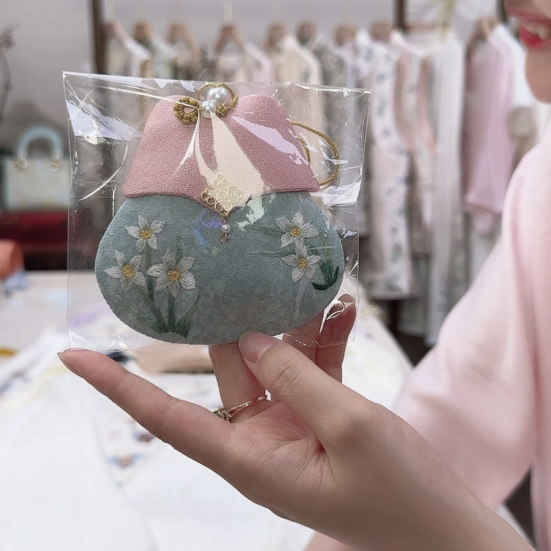 刺绣秋****q苏州真丝香包