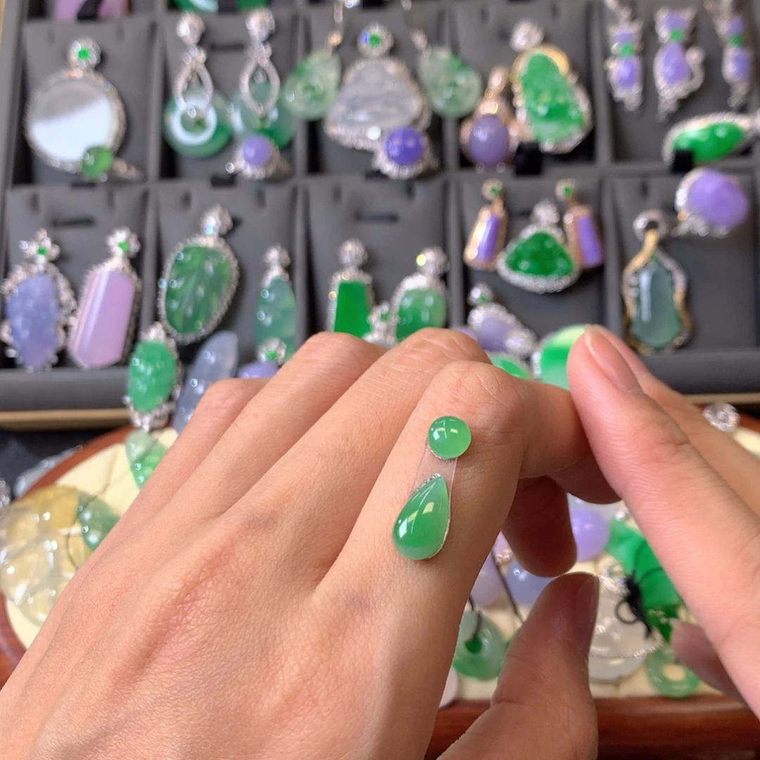 翡翠颈饰未镶嵌裸石