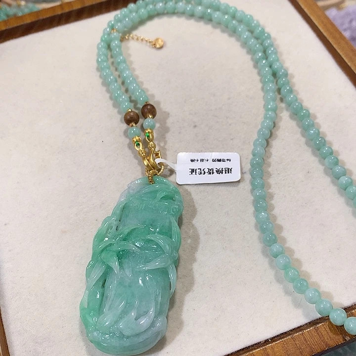 翡翠未镶嵌颈饰翡翠吊坠