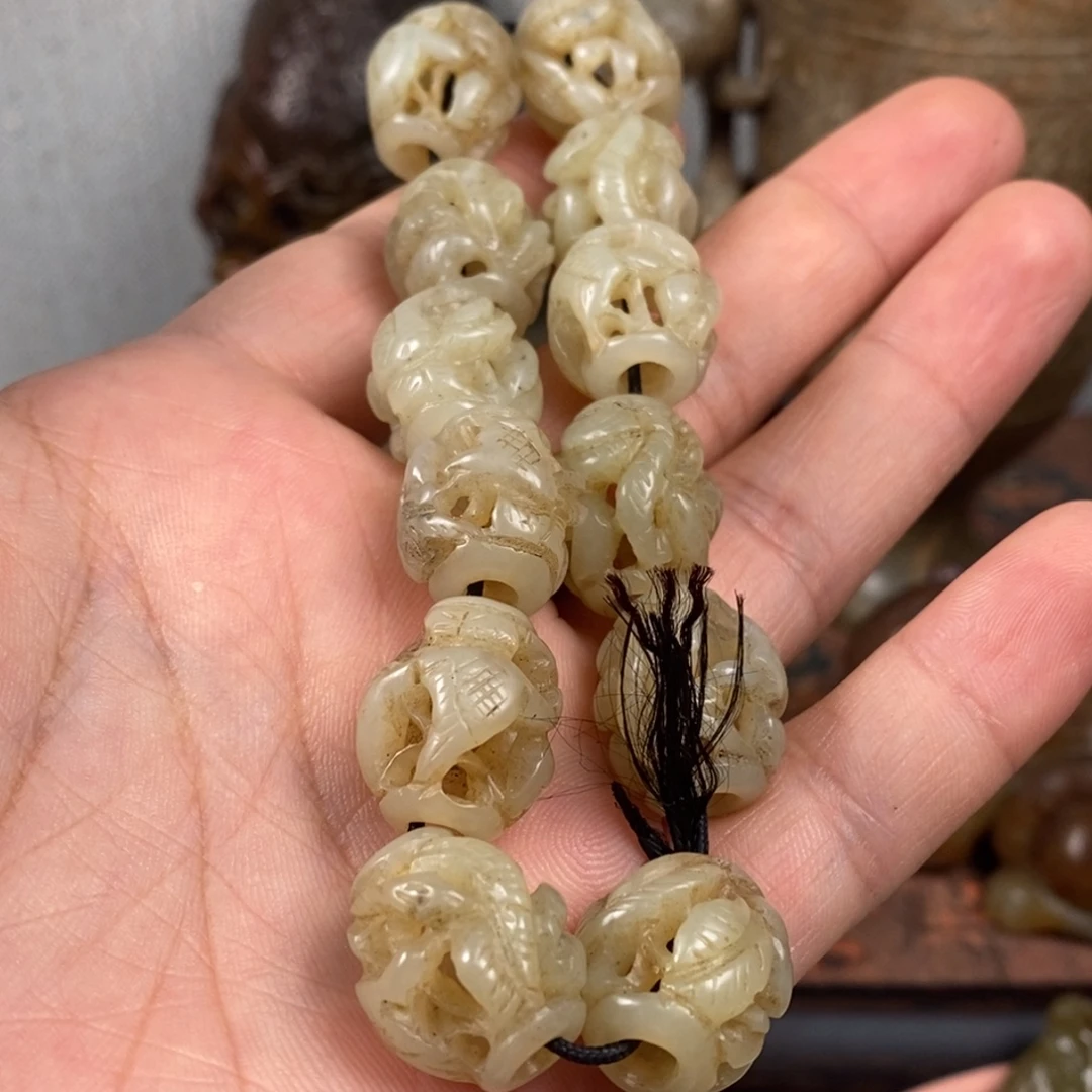 游***子非常精美的脖挂件