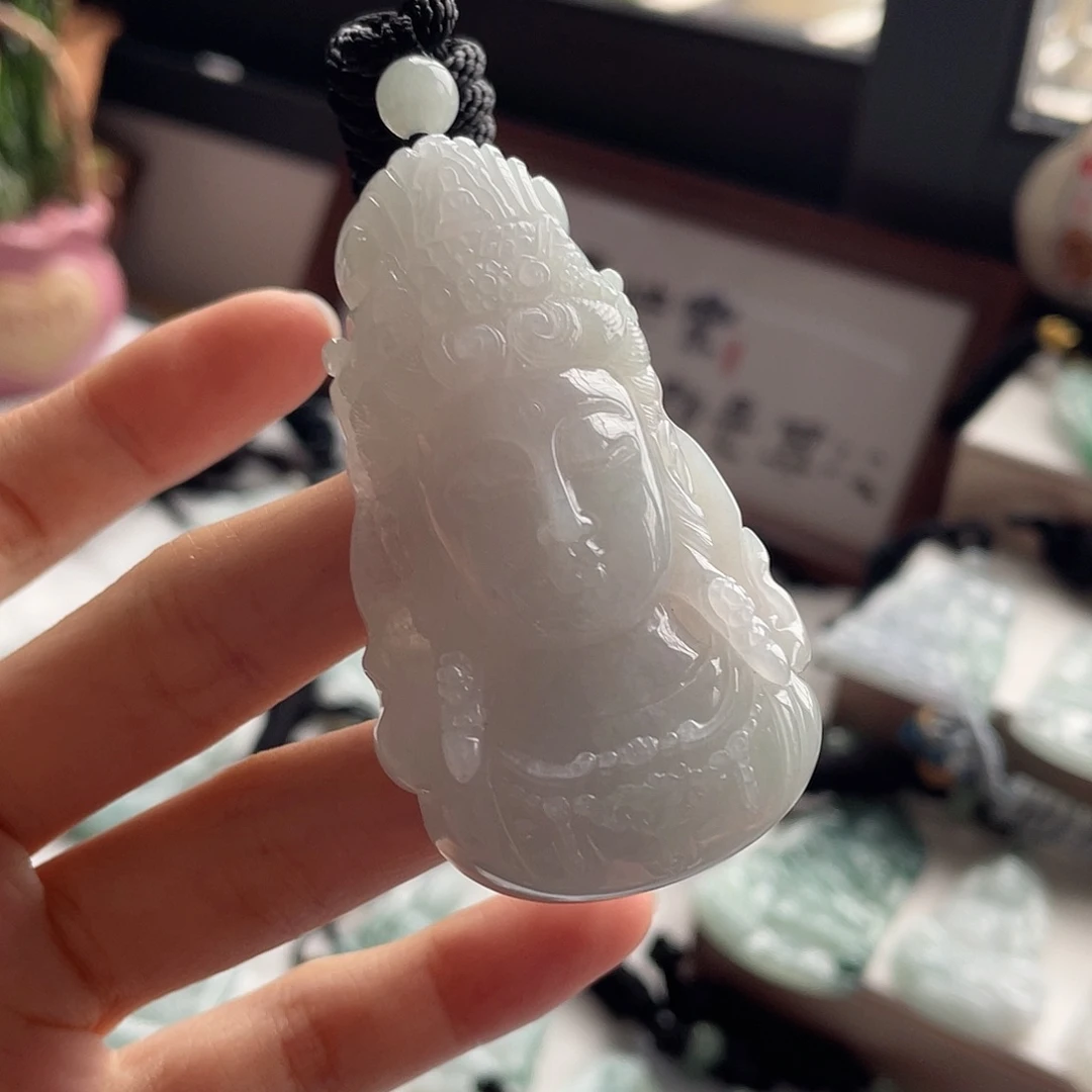 翡翠未镶嵌颈饰观音首