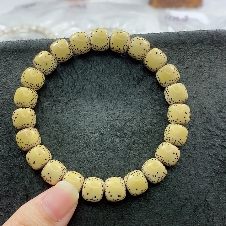 卧****吊坠星月菩提10的尺寸