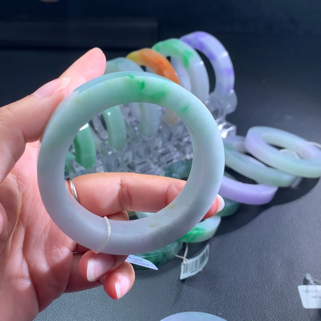 未镶嵌翡翠手镯定制翡翠
