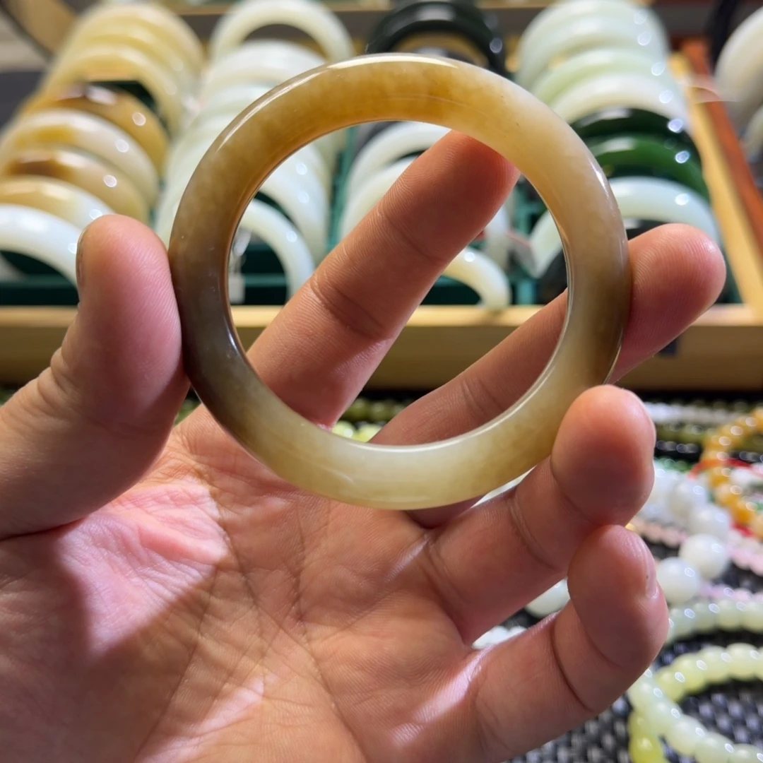 和田玉未镶嵌手镯