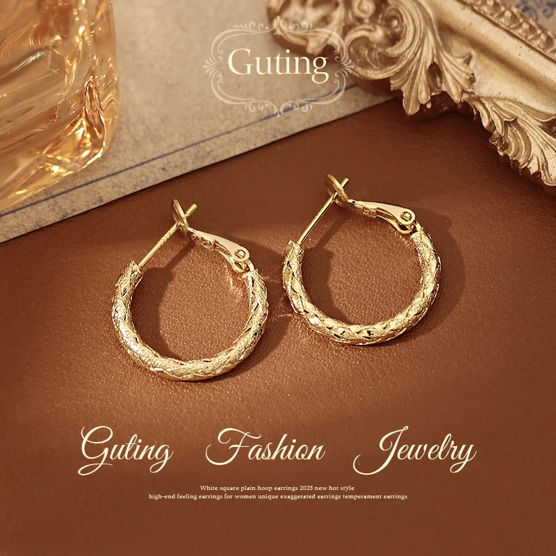 铜合金耳饰 22703金色麻花纹理耳环女轻奢高级感耳圈耳饰秋冬耳钉