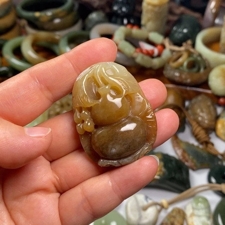 和田玉（糖玉）未镶嵌颈饰