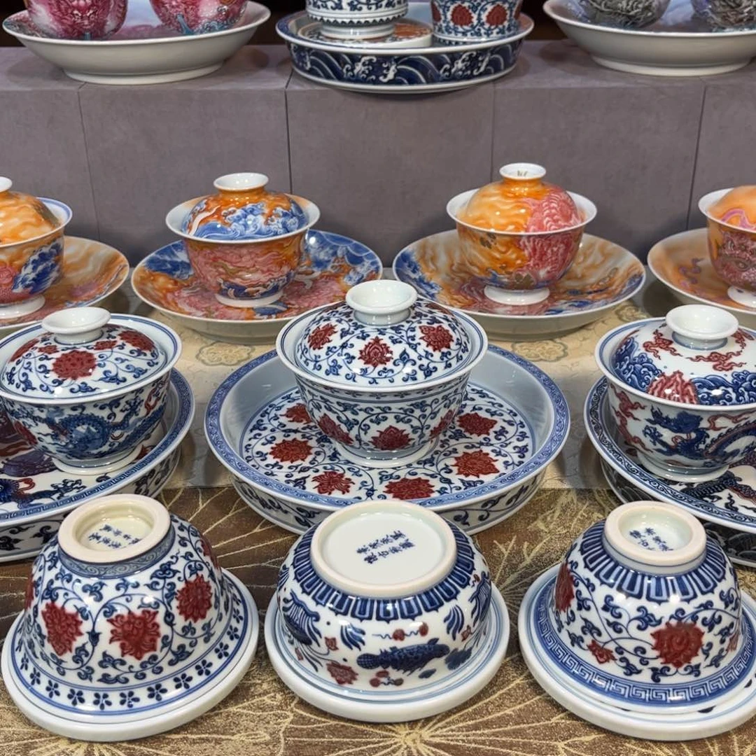 两位数的手绘茶具