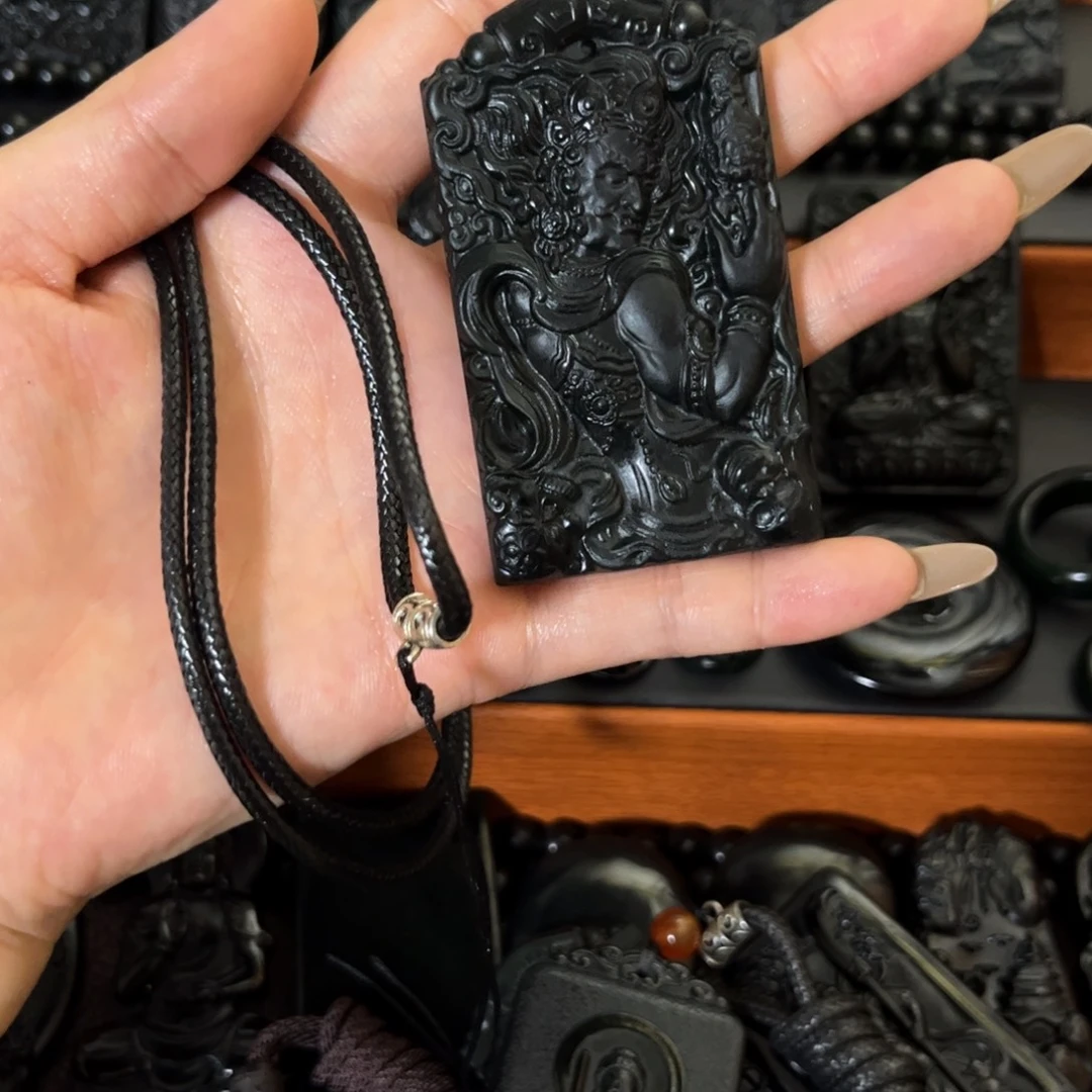 一****蛇纹石玉未镶嵌颈饰