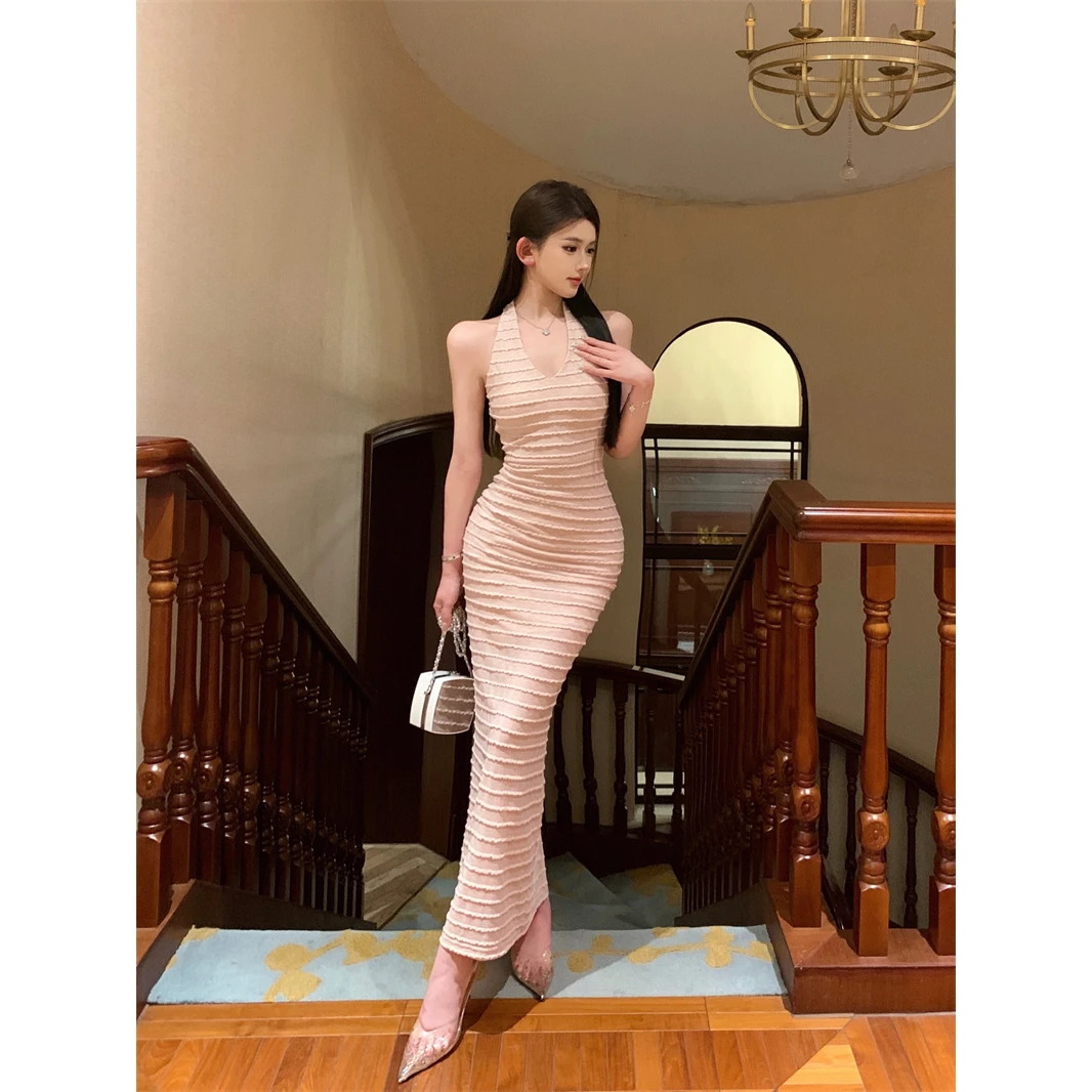 粉色v领无袖挂脖开叉连衣裙女夏纯欲露背包臀裙修身收腰长裙时尚