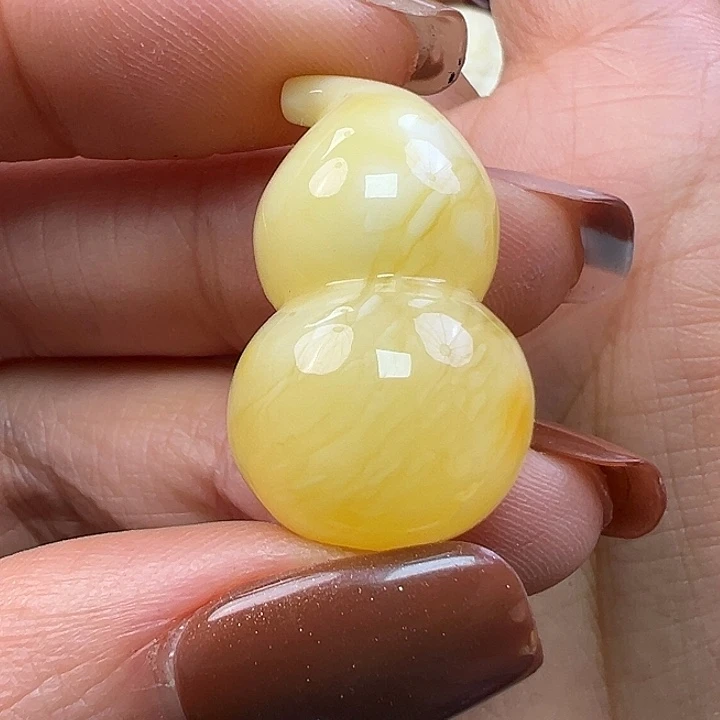 蜜蜡未镶嵌珠宝奇石