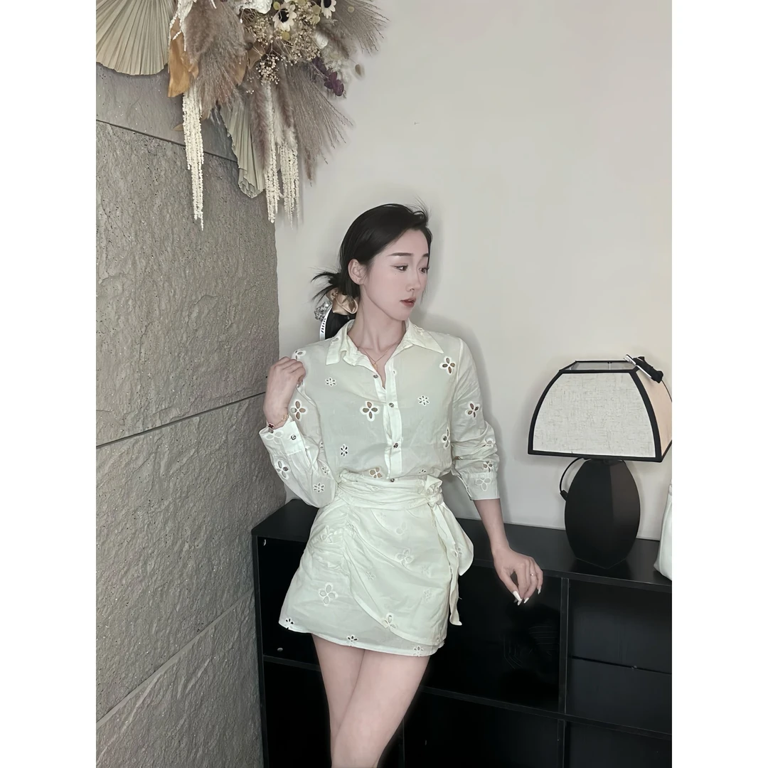 新款气质镂空设计单排扣衬衫上衣小众包臀短裙两件套洋气衣服女