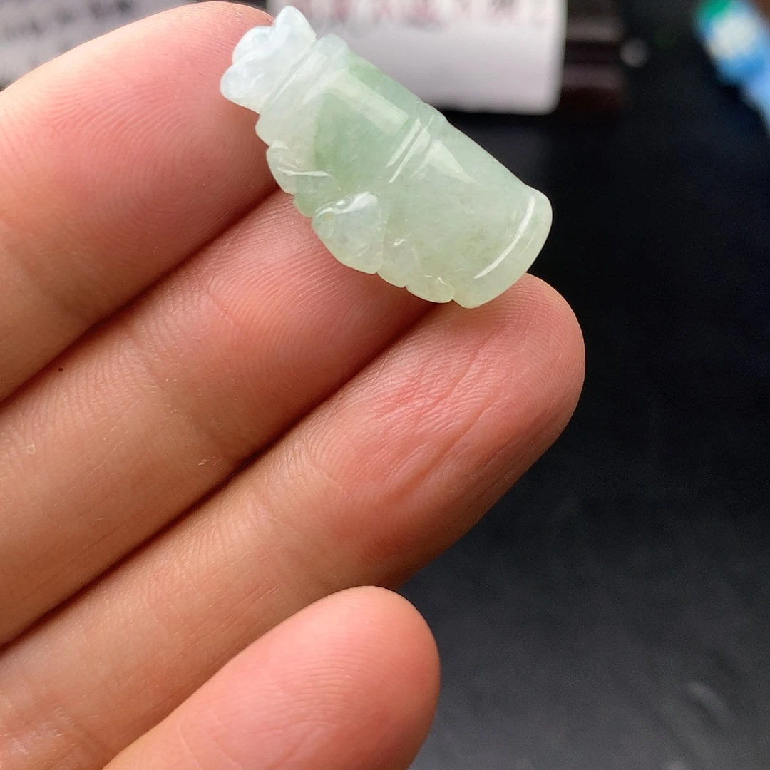 翡翠未镶嵌颈饰翡翠首饰和翡翠珠宝