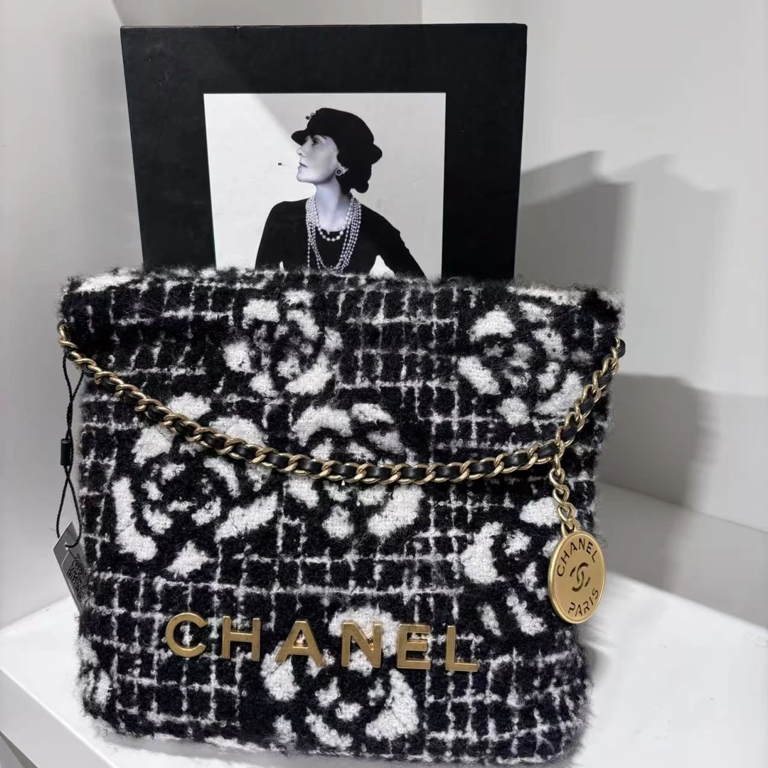 99新 Chanel/香奈儿 23K 金扣黑白羊绒山茶花mini22bag 芯片款JL