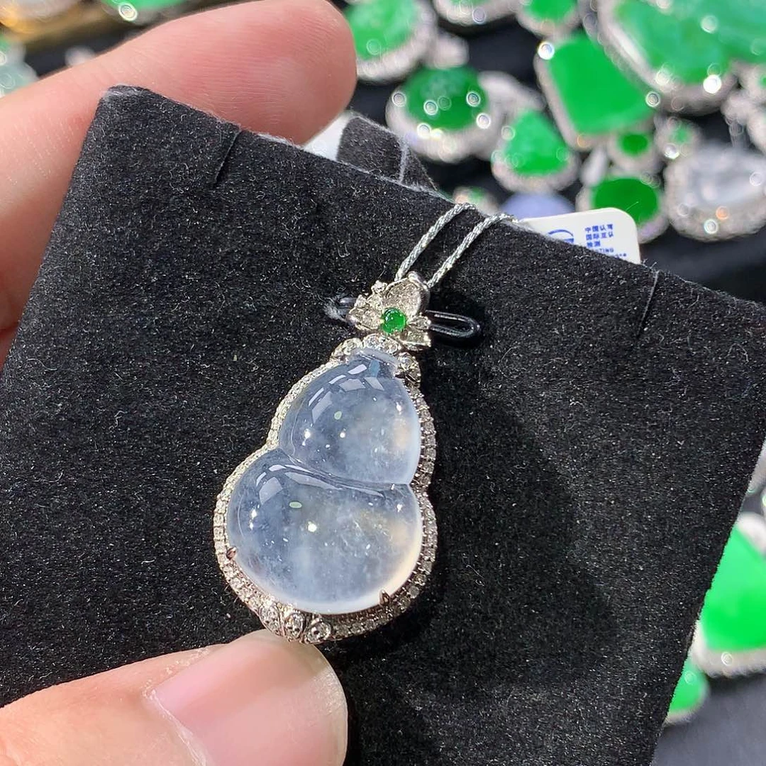 翡翠18K金镶嵌颈饰