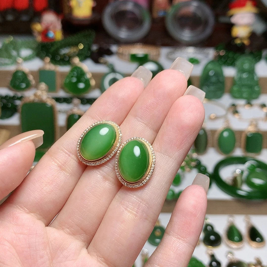 18K金镶嵌和田玉（碧玉）耳饰玉*