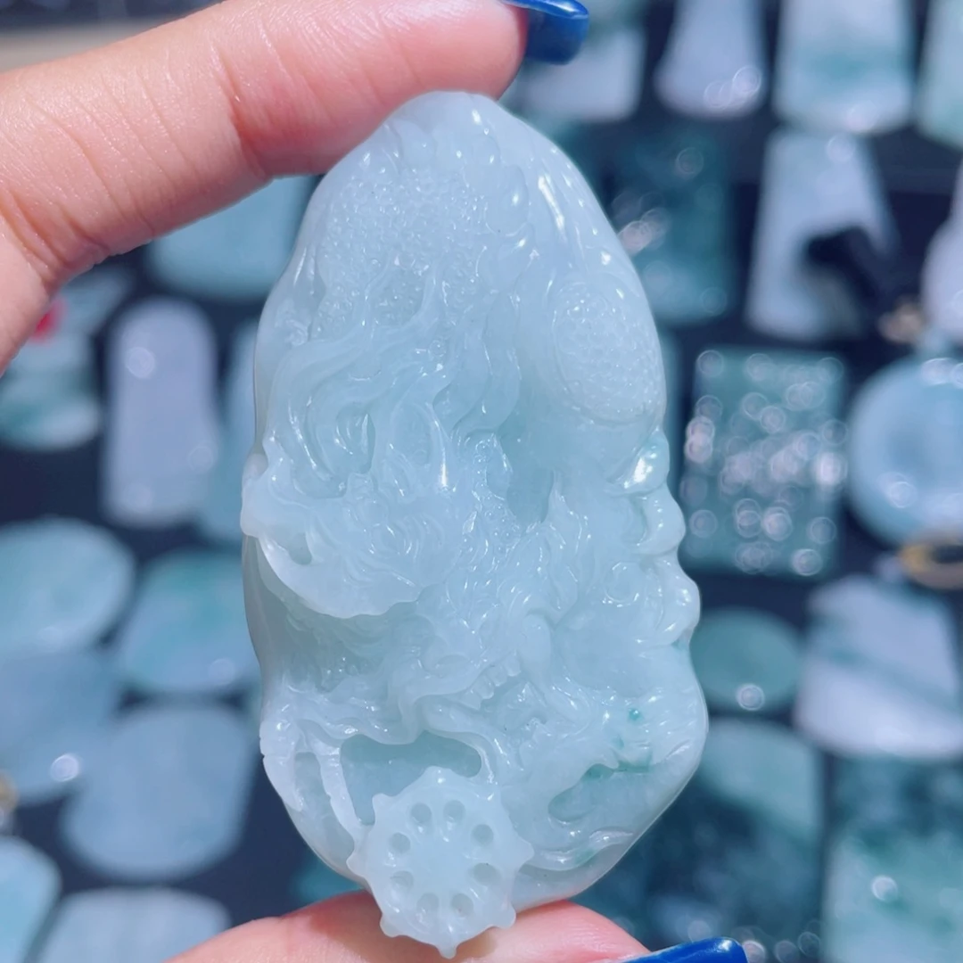 翡翠未镶嵌颈饰龙牌
