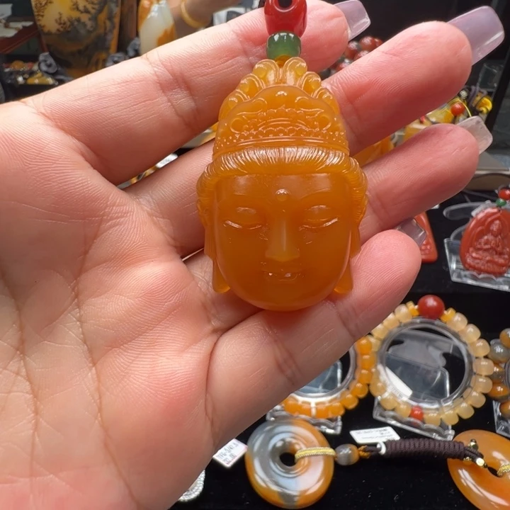 石英质玉（黄龙玉）未镶嵌颈饰