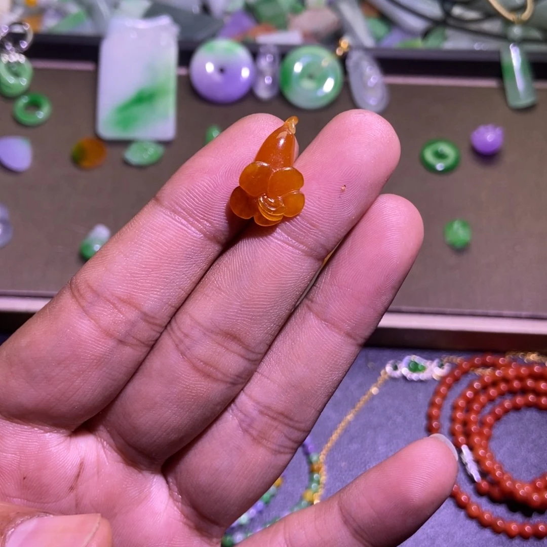 颈饰未镶嵌翡翠吊坠