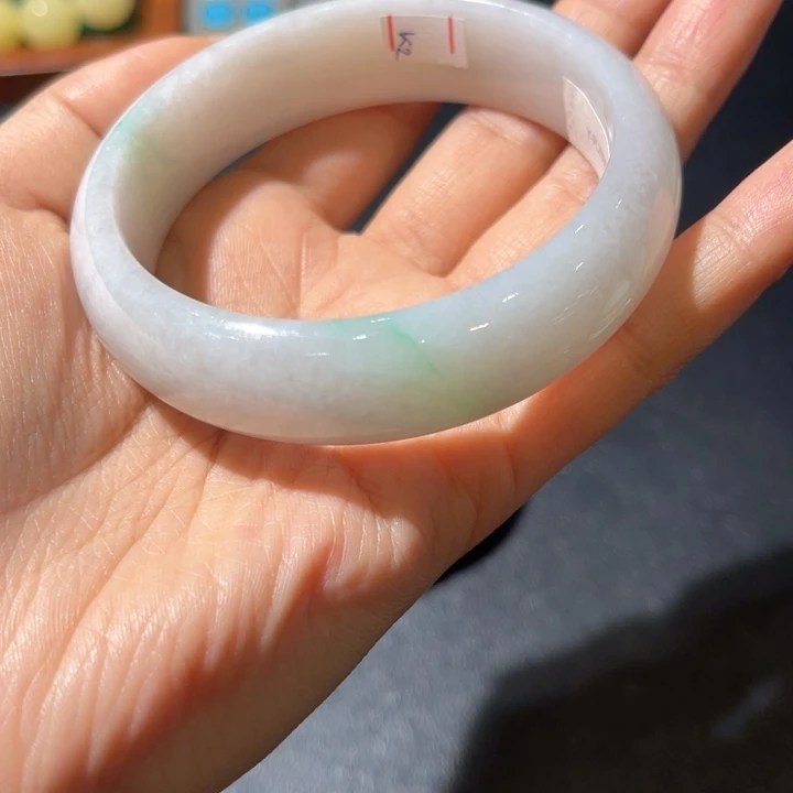 翡翠手镯未镶嵌不***白