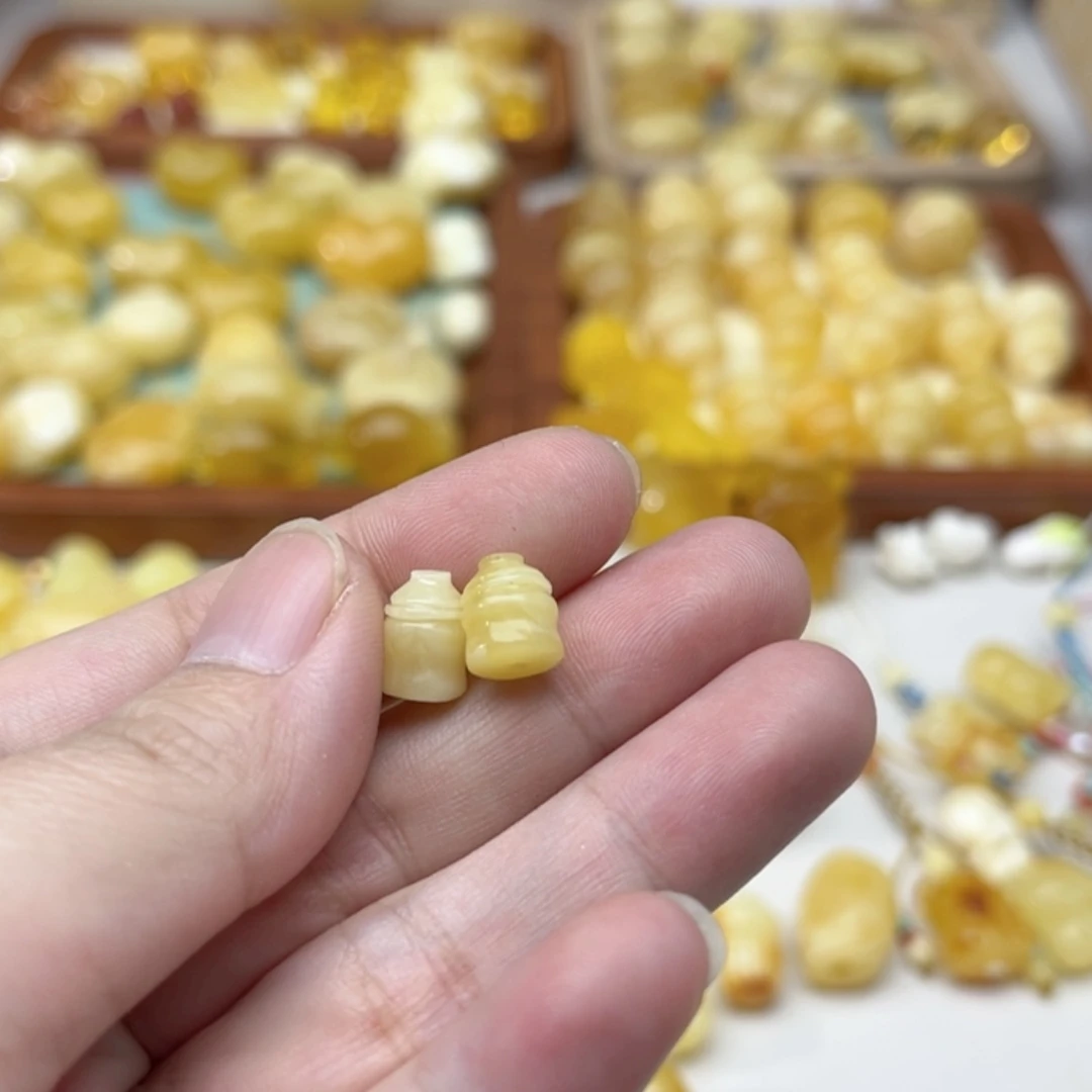 【闪购商品】未镶嵌蜜蜡裸石