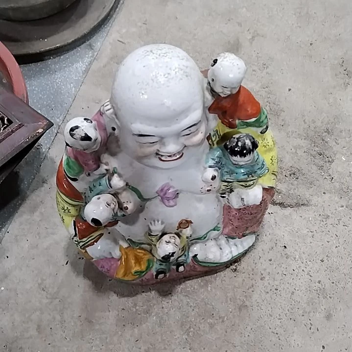 瓷器黄色的形状的拿*朵