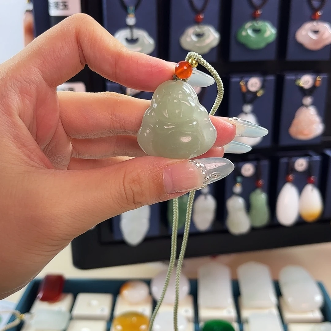 颈饰未镶嵌石英质玉