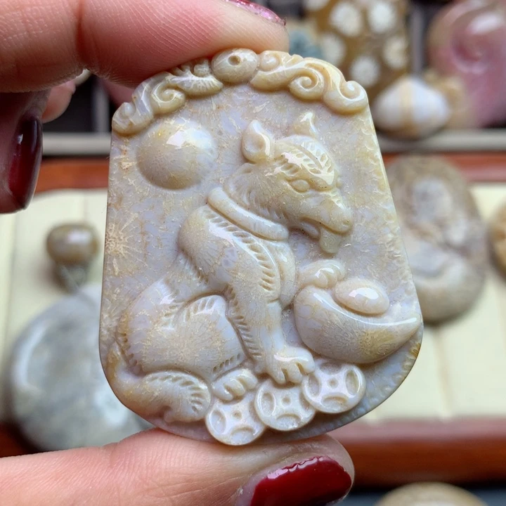 硅化珊瑚（珊瑚玉）颈饰未镶嵌