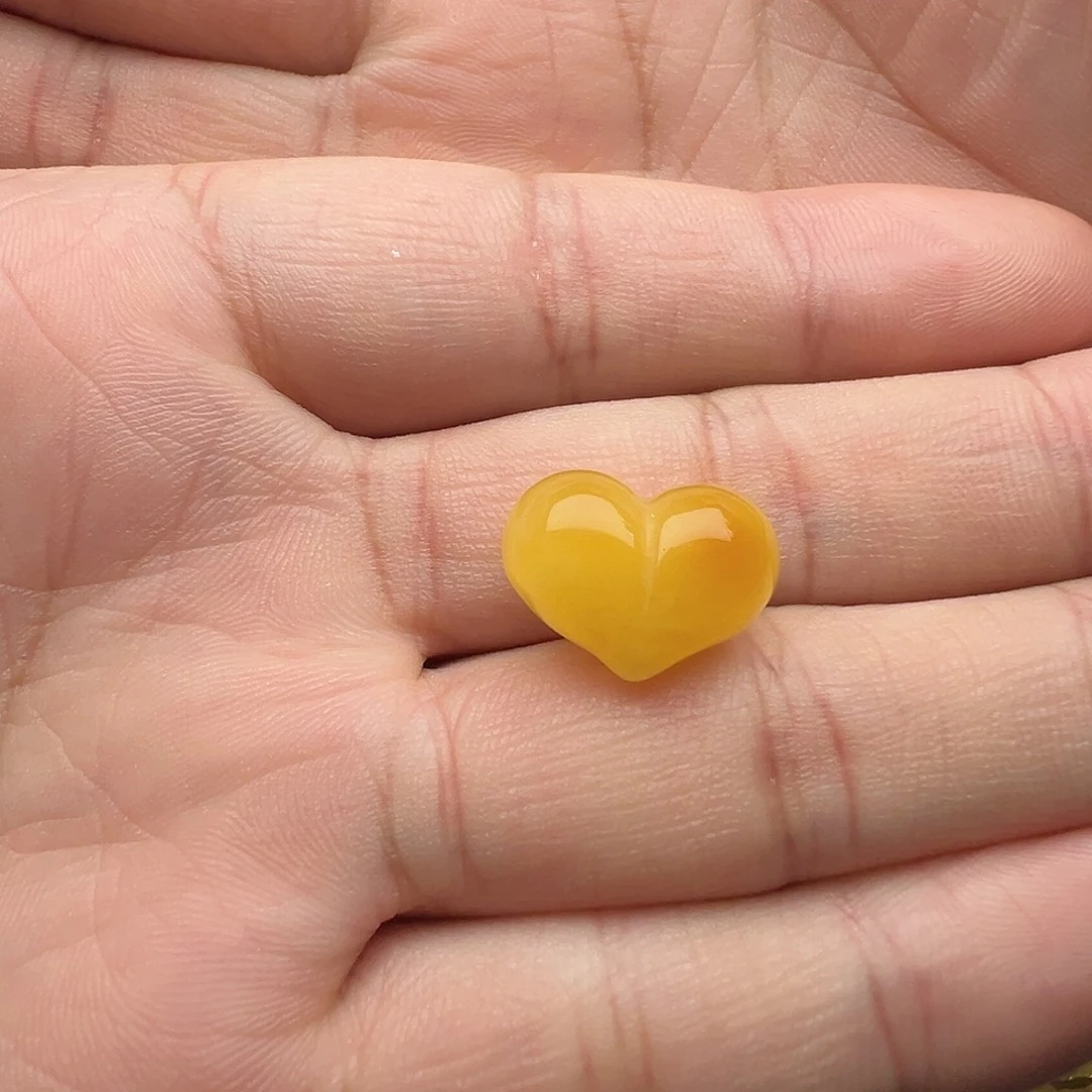 蜜蜡未镶嵌颈饰屁桃（打孔不退换）