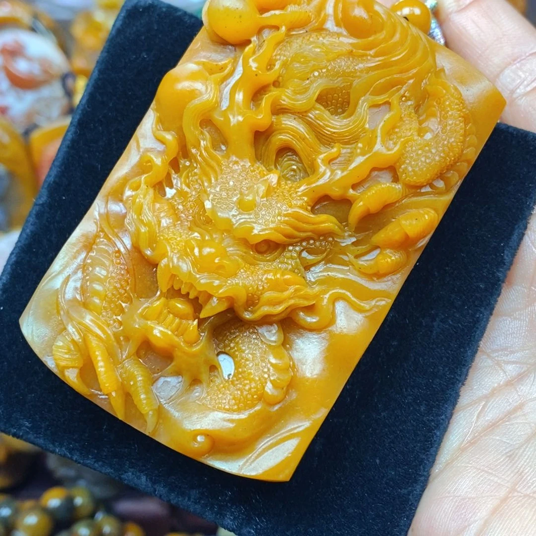 未镶嵌石英质玉（黄龙玉）颈饰