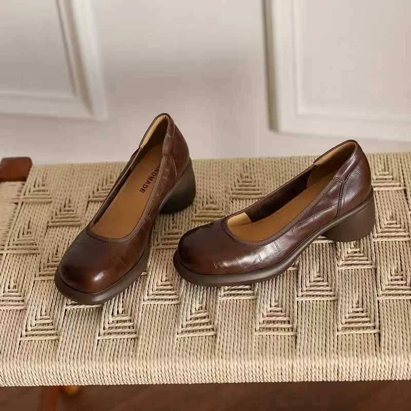 六也·聚氨酯静音圆头压花牛皮单鞋｜不累脚软底休闲复古小皮鞋L64