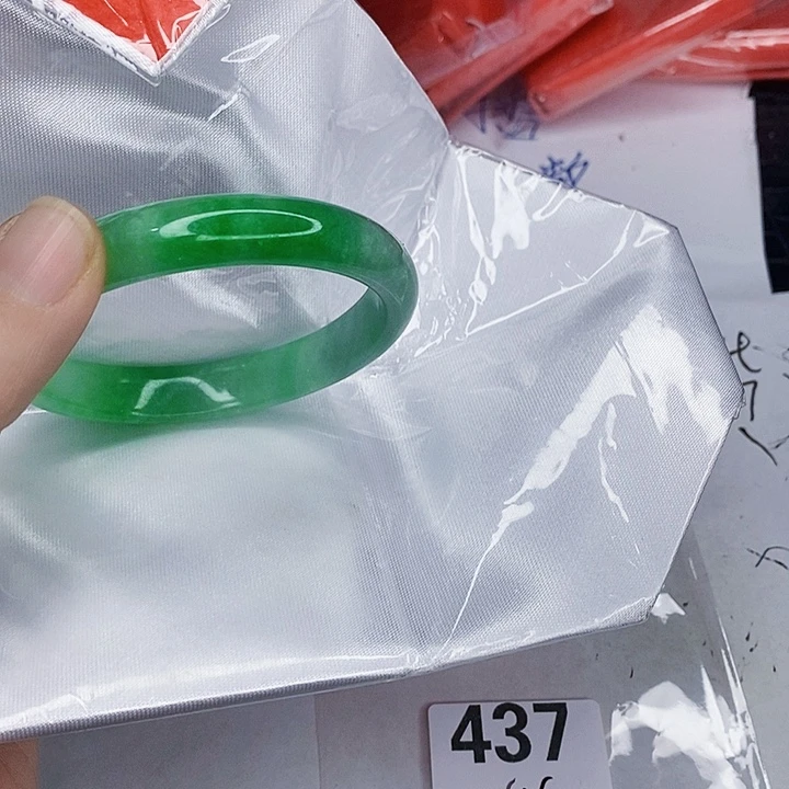 翡翠未镶嵌手镯一图一物实物为准（微瑕处理）