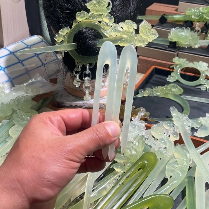 绿泥石云母质玉（岫岩玉）合金发饰