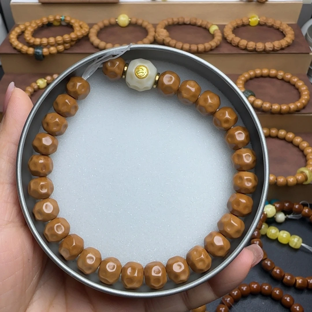 朱****猴头核桃吊坠9+小奶酪+配饰雪巴