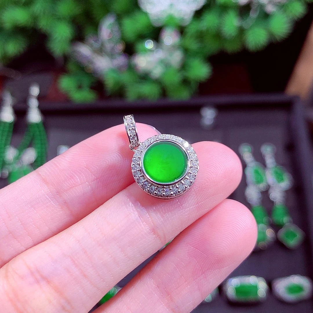 颈饰未镶嵌翡翠天然