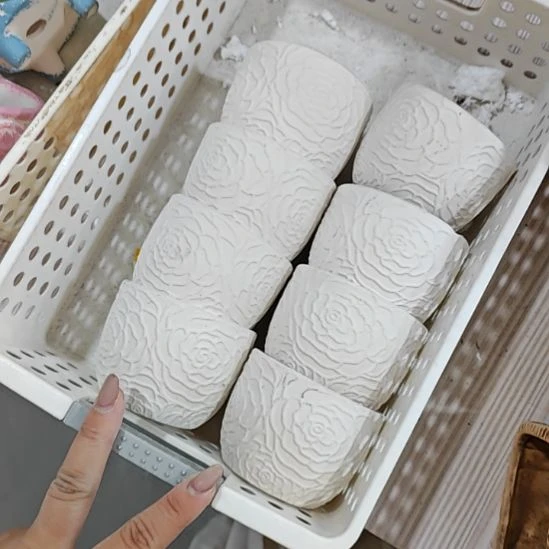 当场凑满15发货，不凑不发，花盆盆口不方不圆有针孔黑点矿点是正常
