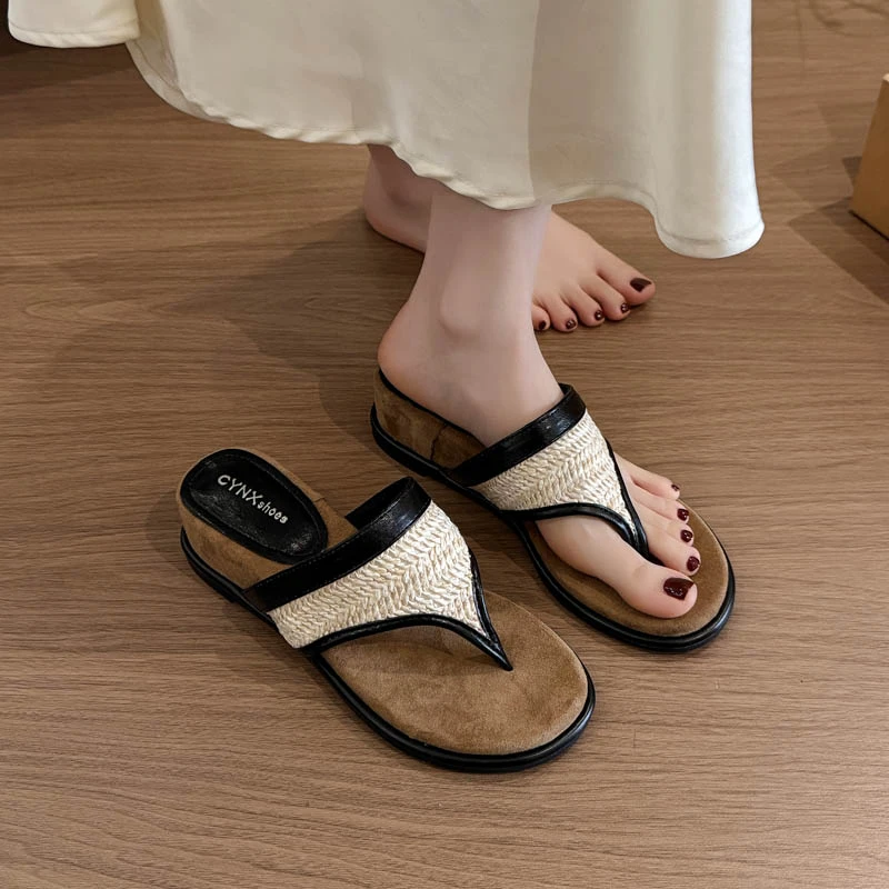 绝美坡跟夹趾人字拖鞋女外穿夏季新款2025百搭编织复古休闲凉拖女