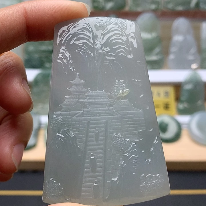 翡翠未镶嵌颈饰山水牌